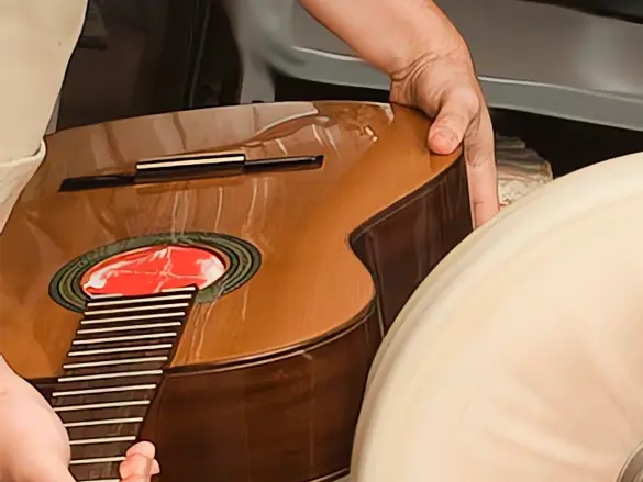 razones para comprar una guitarra de paco castillo